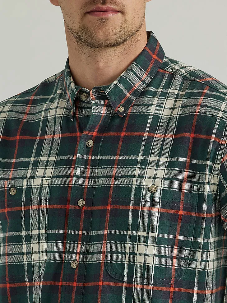 WRANGLER RUGGED WEAR® LONG SLEEVE FLANNEL PLAID BUTTON-DOWN SHIRT IN NAVY INDIGO