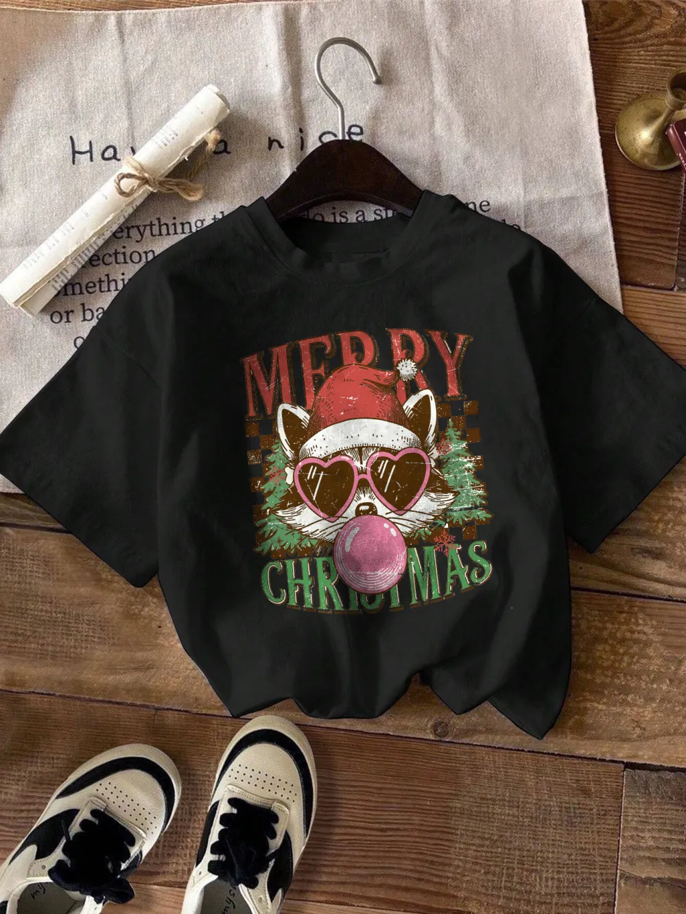 Christmas raccoon Lady T-shirt