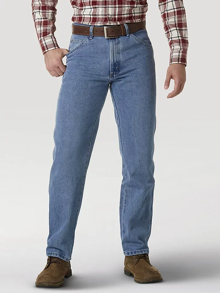 WRANGLER RUGGED WEAR® CLASSIC FIT JEAN IN ROUGH WASH