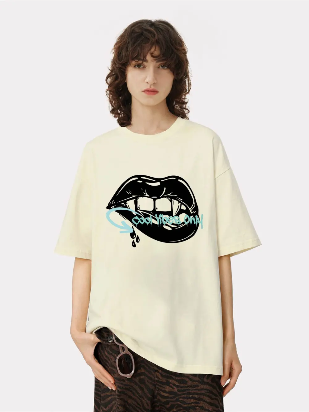 Women's lip print off shoulder sleeve T-shirt