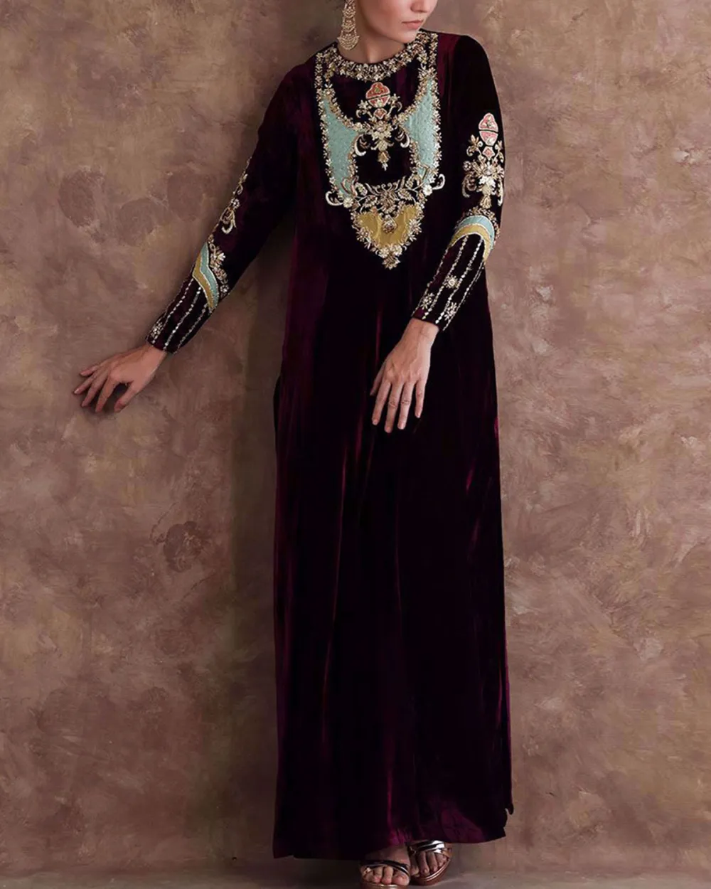 Elegant embroidered velvet kaftan