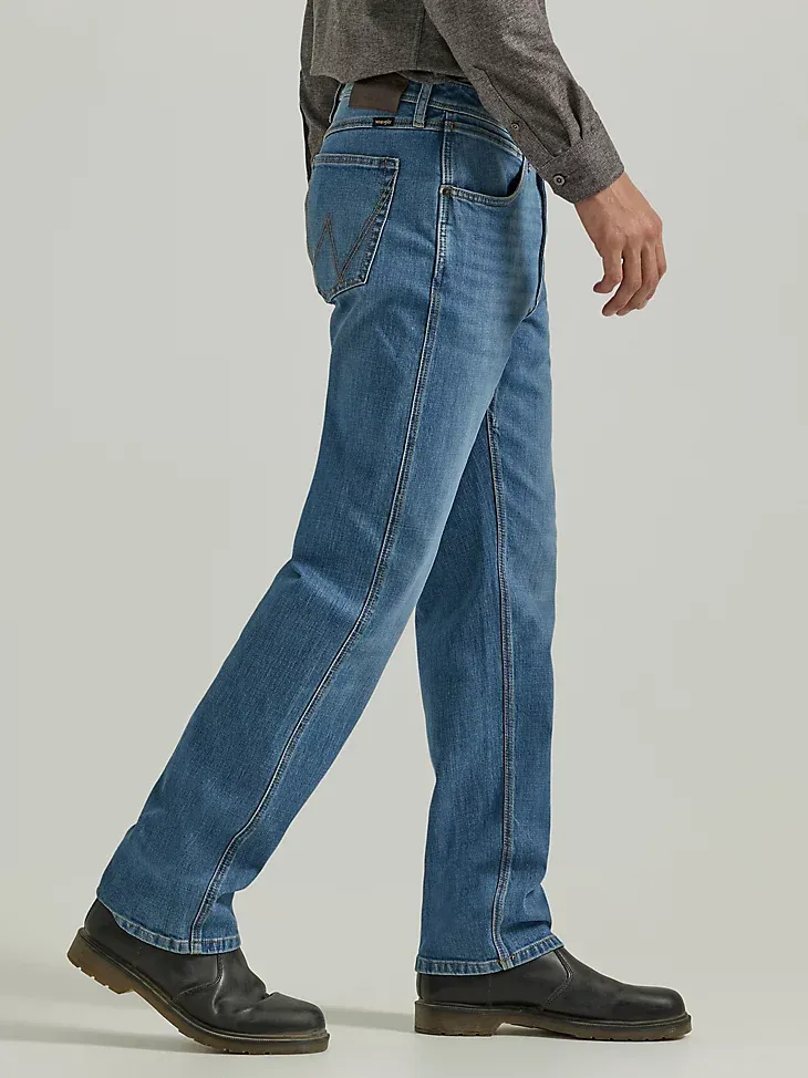 MEN'S COMFORT THAT WON'T QUIT REGULAR FIT JEAN IN MEDIUM BLUE