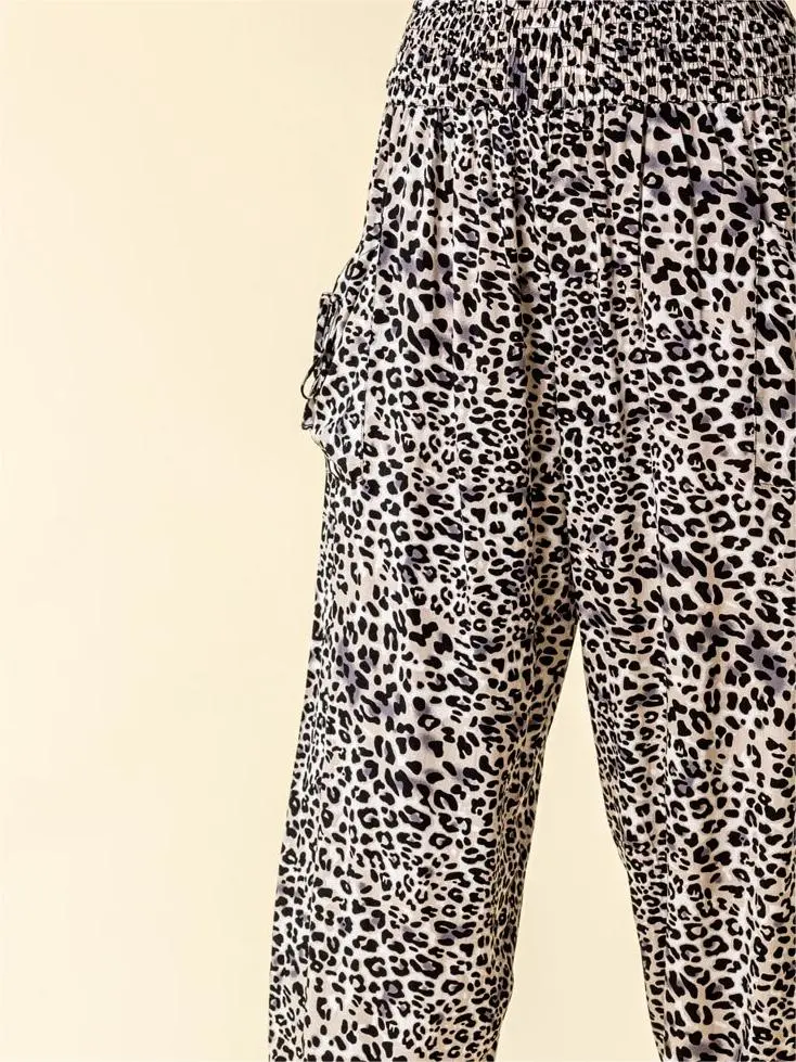 Leopard print cropped trousers