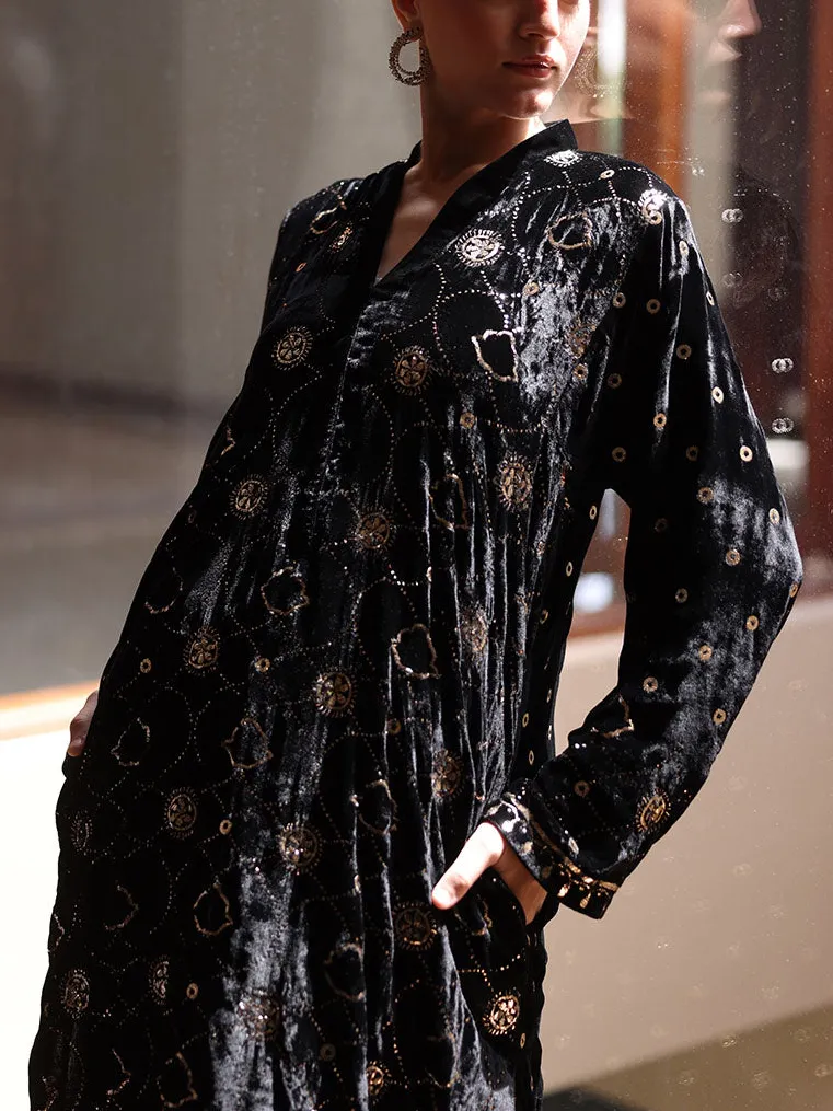 Elegant embroidered velvet kaftan