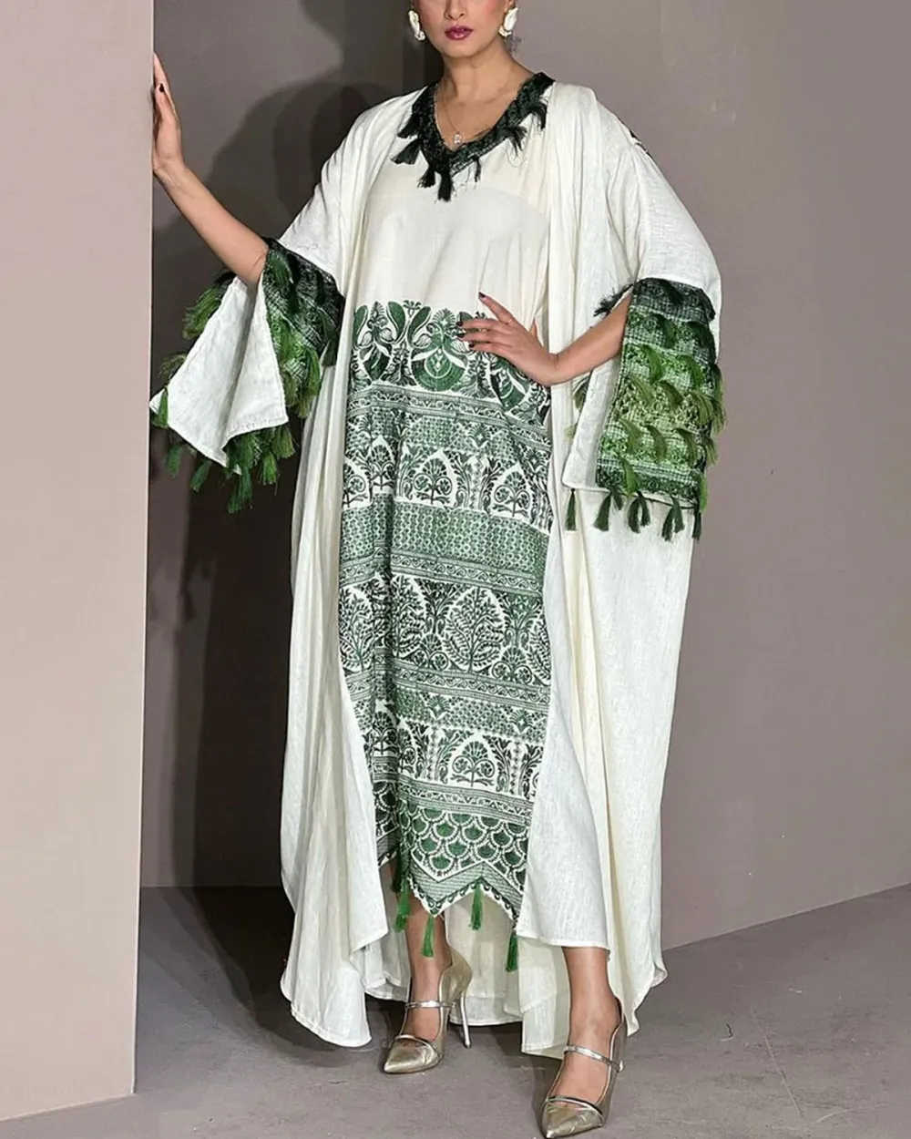 Ethnic Embroidery with Tassels Round Neck Long Sleeve Kaftan