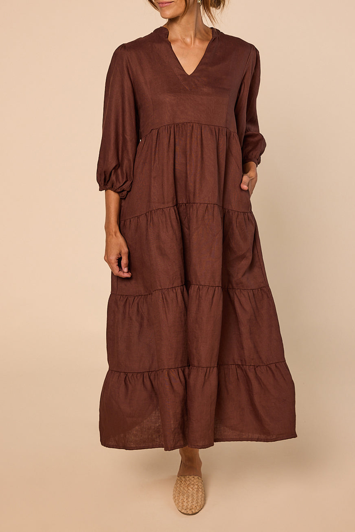 Sabre Linen V-Neck Dress in Raisin