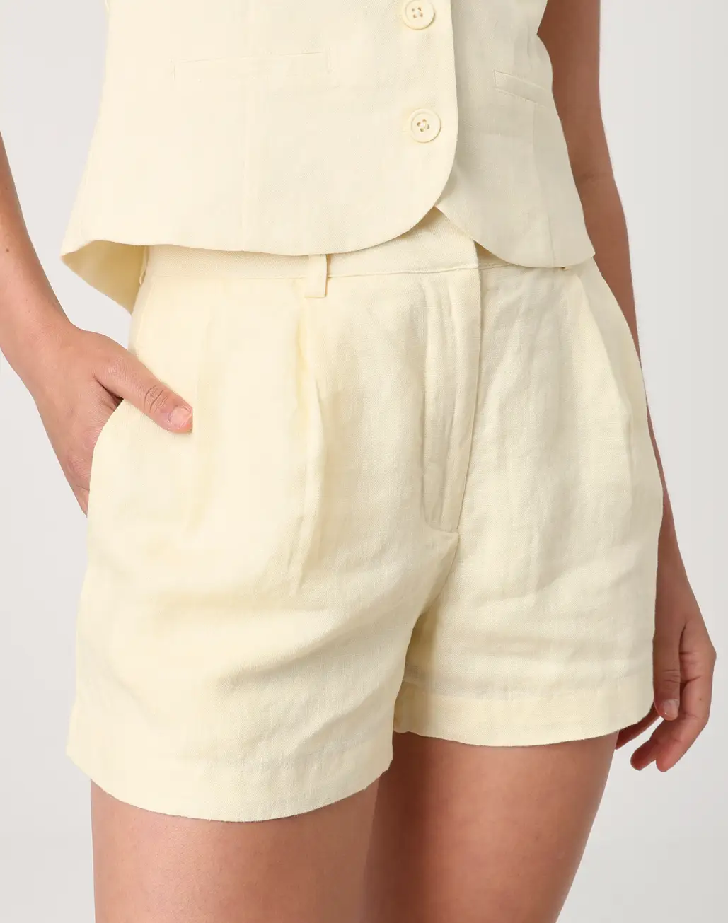 Pleat Front Linen Short