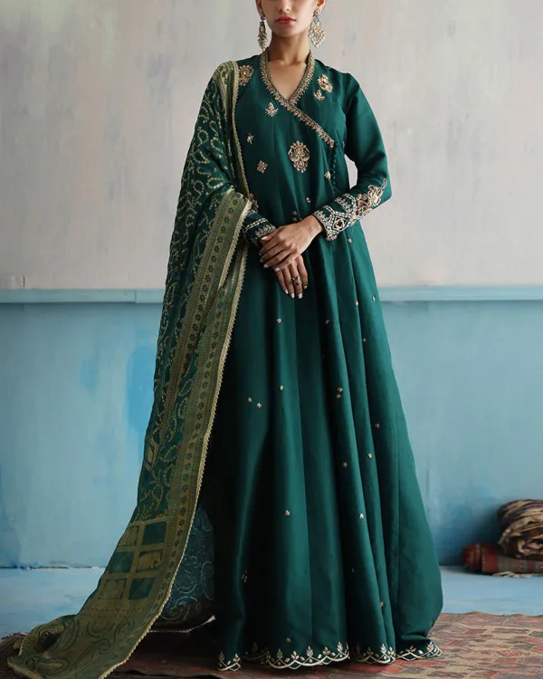 Elegant embroidered kaftan