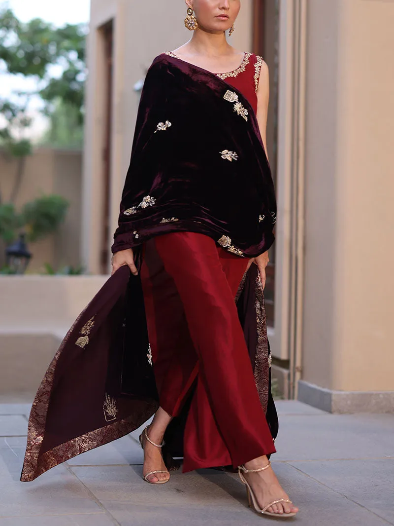 Elegant embroidered kaftan