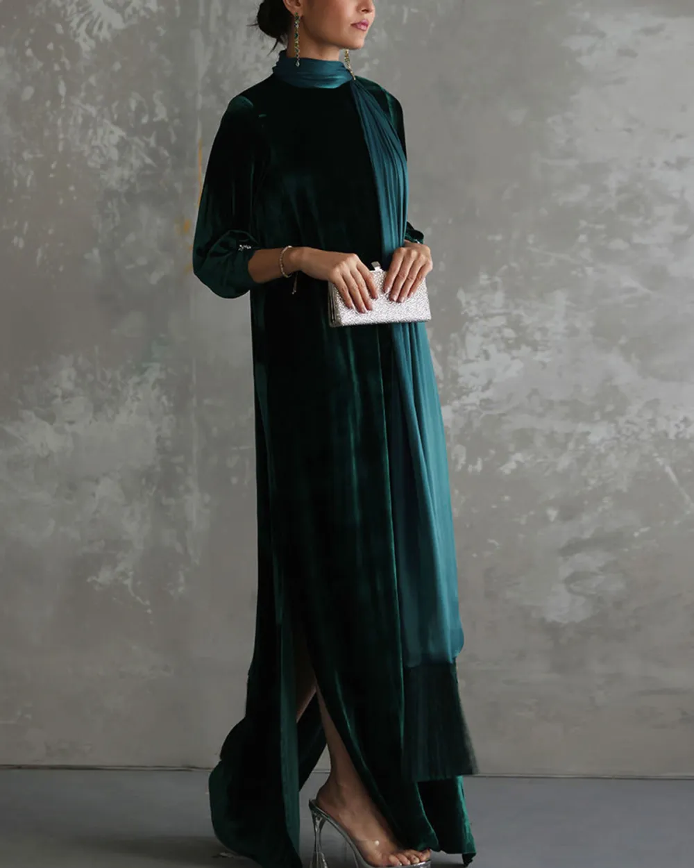 Elegant fringed velvet kaftan