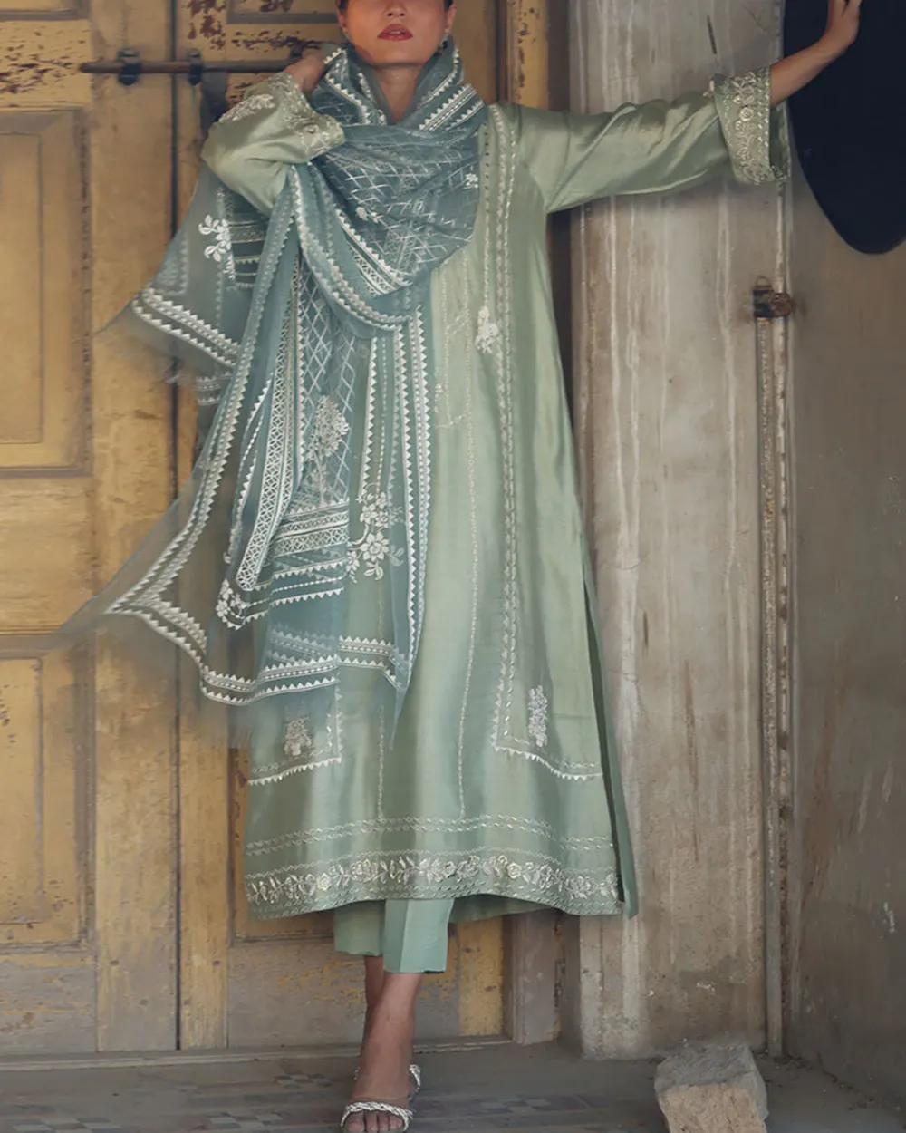 Elegant embroidered kaftan