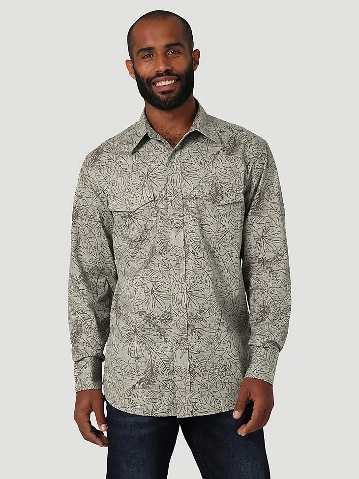 WRANGLER® WAY OUT WEST WESTERN SNAP SHIRT IN MONSTERA GREEN