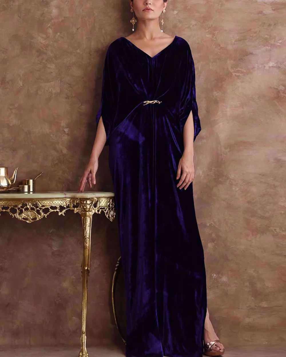 Elegant V-neck velvet kaftan