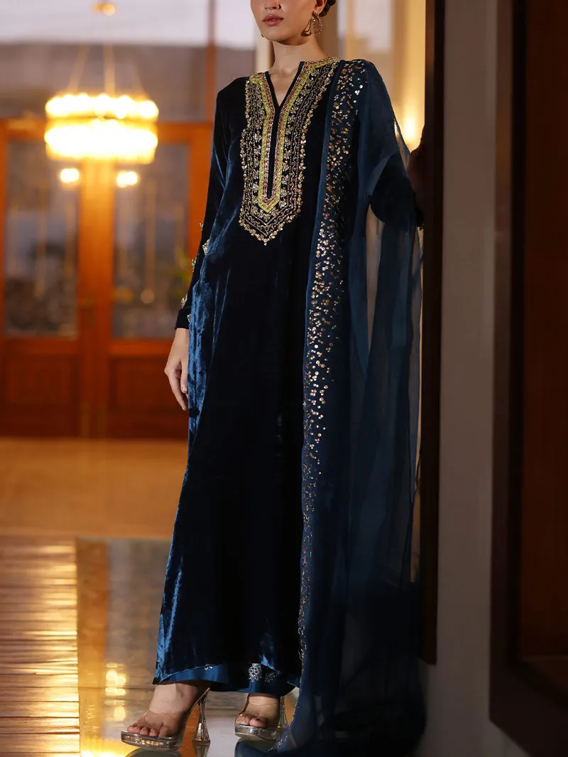 Elegant embroidered velvet kaftan