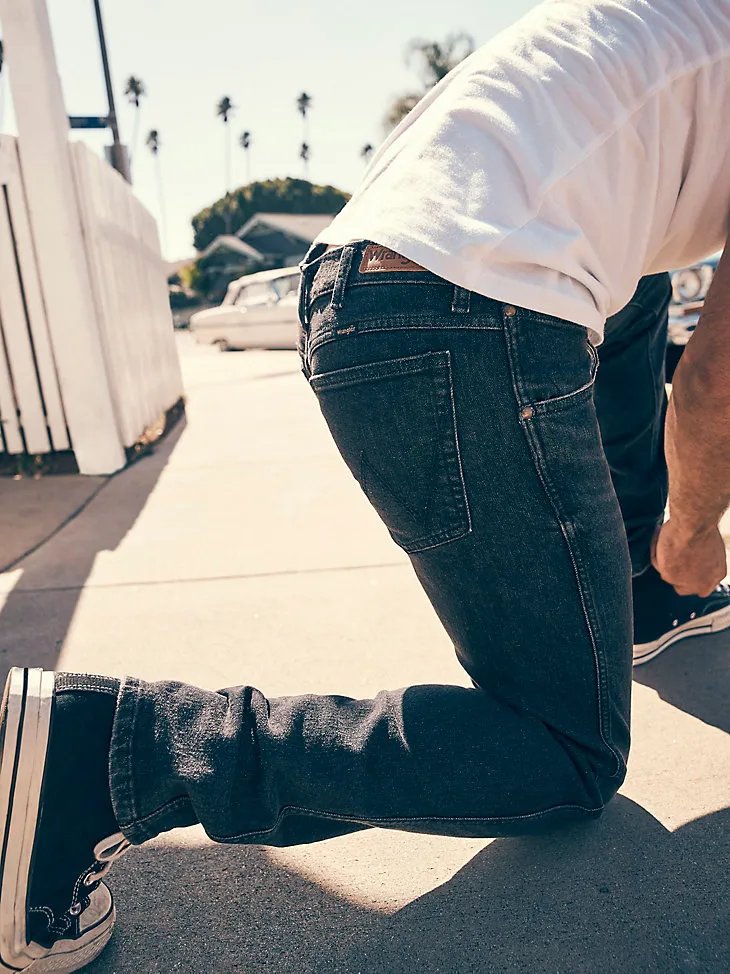 MEN'S TAPERED REGULAR FIT JEAN IN GREY WASH