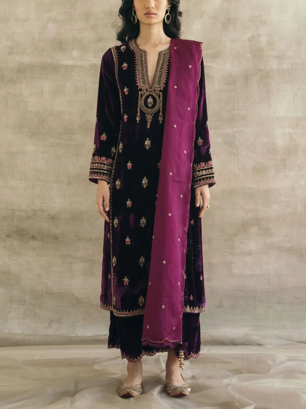 Elegant embroidered kaftan