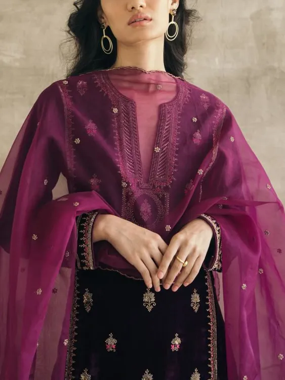 Elegant embroidered kaftan