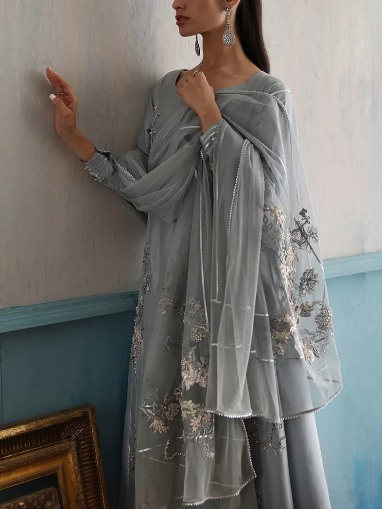 Elegant embroidered kaftan