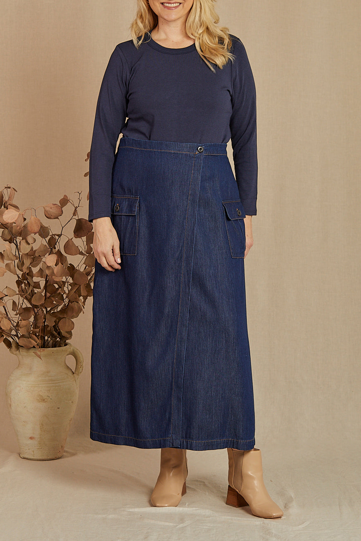 Charley Pocket Skirt in Dark Wash