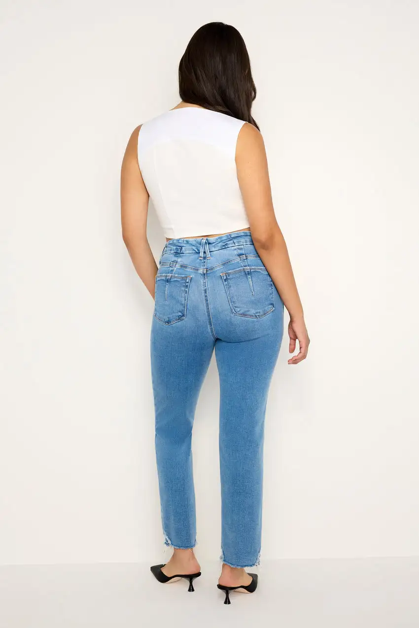 SOFT-TECH GOOD LEGS STRAIGHT JEANS