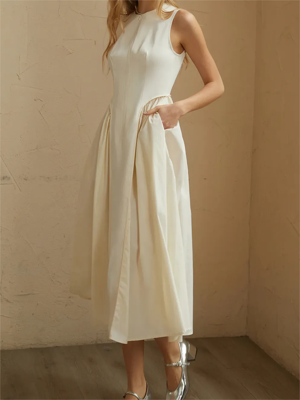 Sleeveless Pockets Pleated Midi Dress