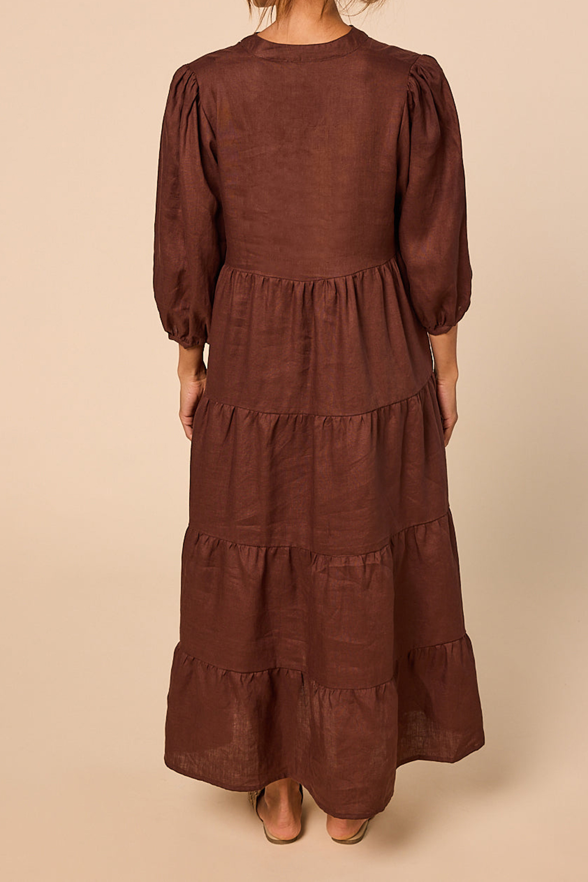 Sabre Linen V-Neck Dress in Raisin