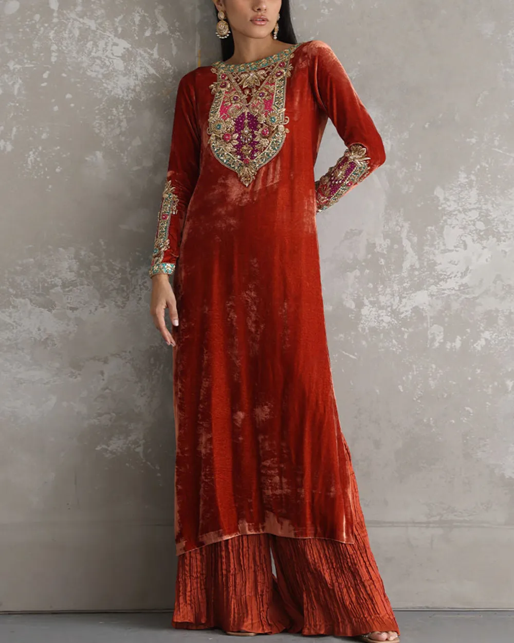 Elegant embroidered velvet kaftan