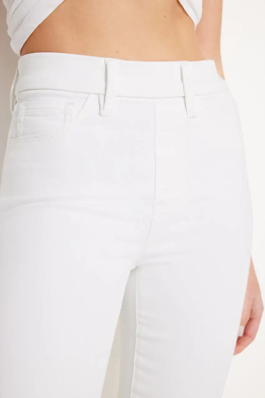 POWER STRETCH PULL-ON STRAIGHT JEANS