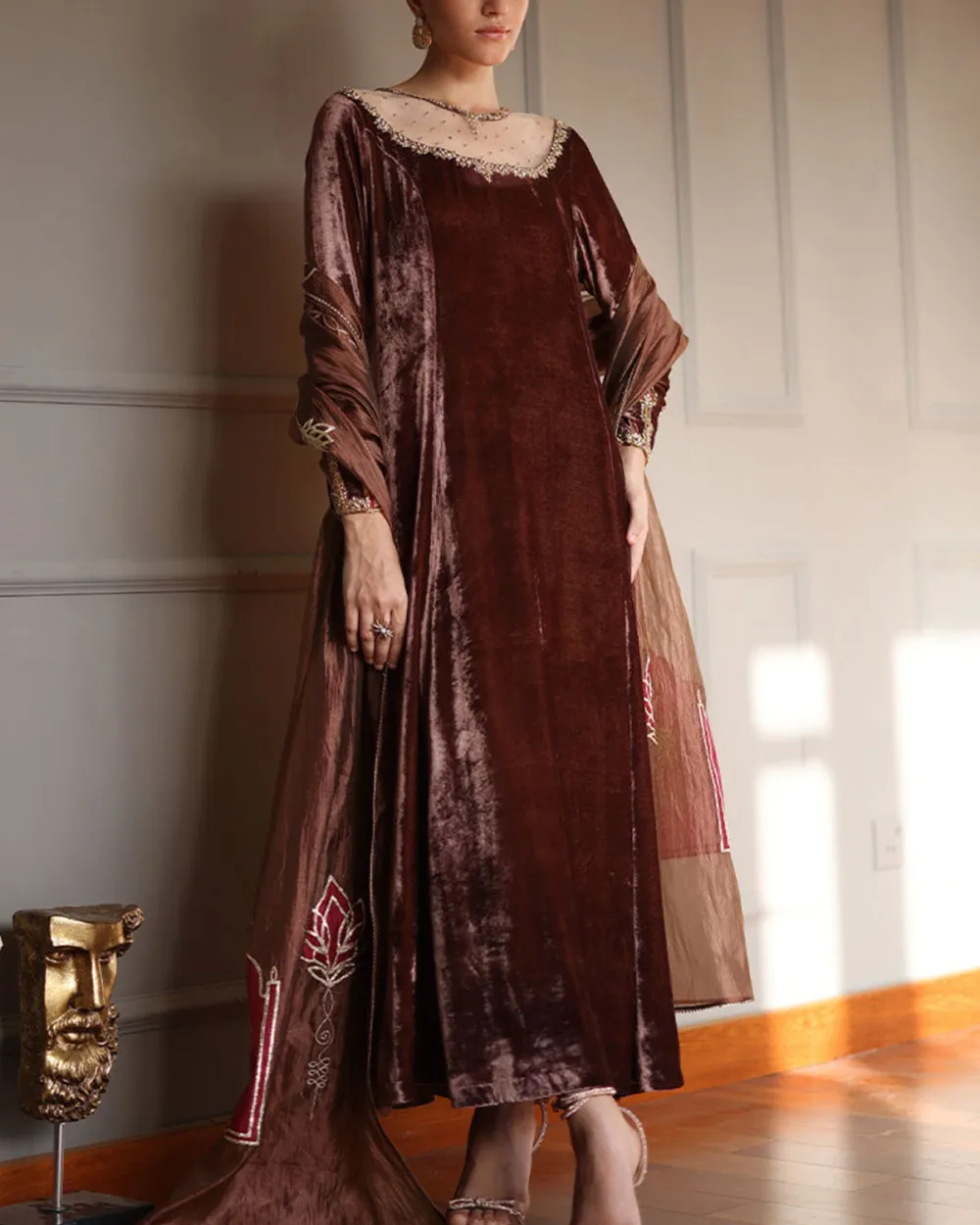 Elegant velvet kaftan