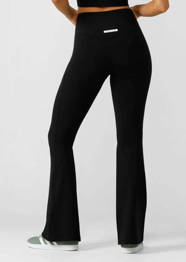 Effortless Phone Pocket Flared Leggings