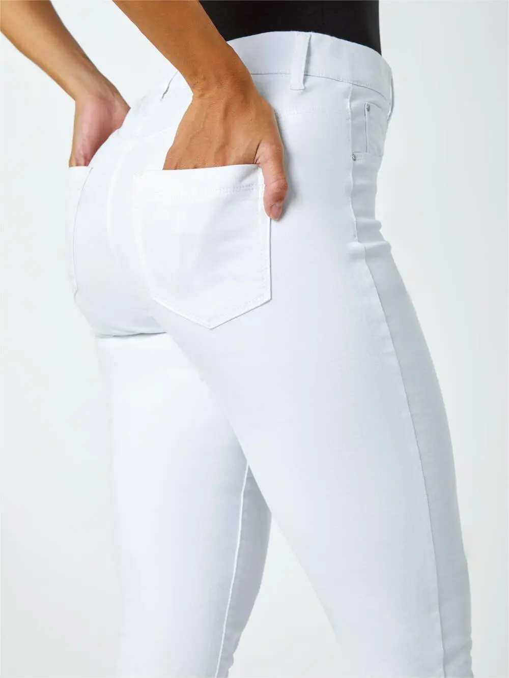 White denim pants