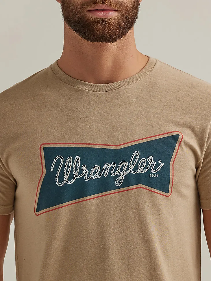 MEN'S WRANGLER HERITAGE LOGO GRAPHIC T-SHIRT IN TRENCHCOAT