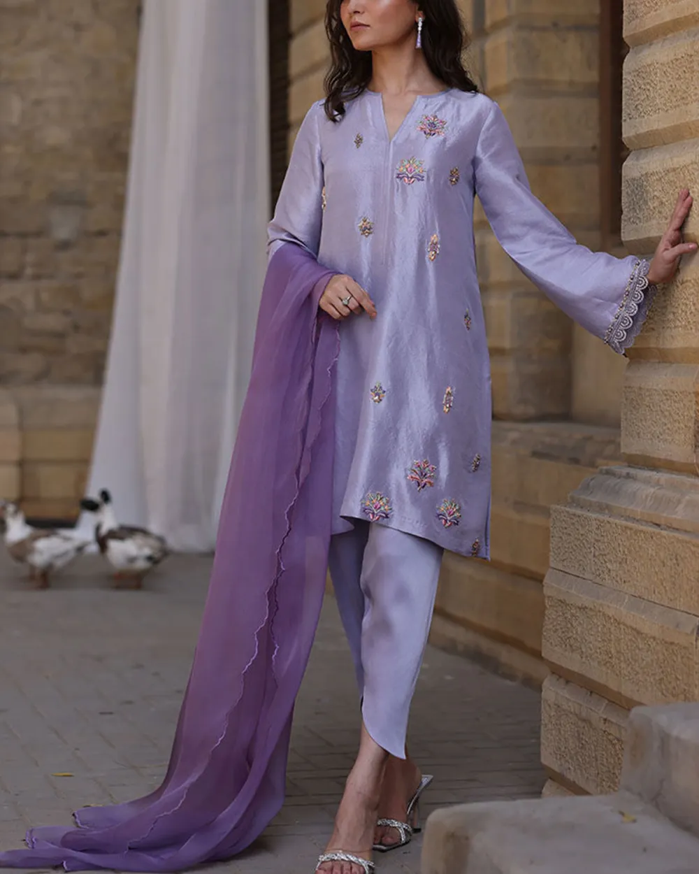 Elegant V-neck embroidered kaftan and trouser two-piece set